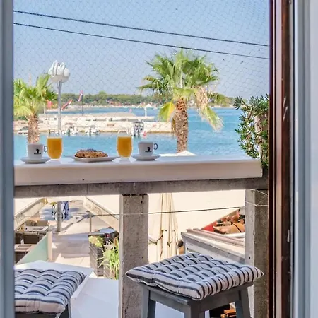 Vin - Sea Promenade *