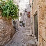Vin Apartman